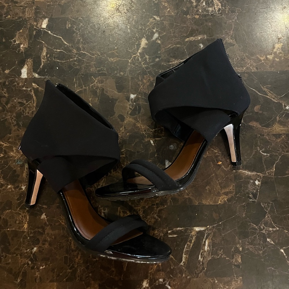 New Donald J. Pliner Heel Shoe